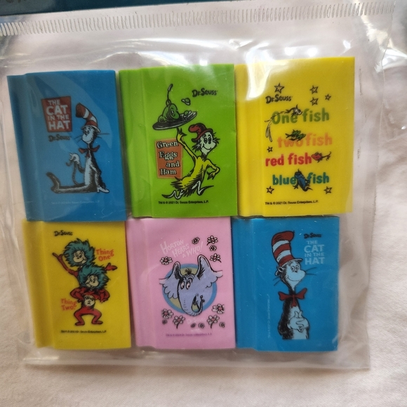 Dr. Seuss bundle 6 Pencils, 6 Erasers, 1 Pencil Sharpenir - Picture 3 of 12